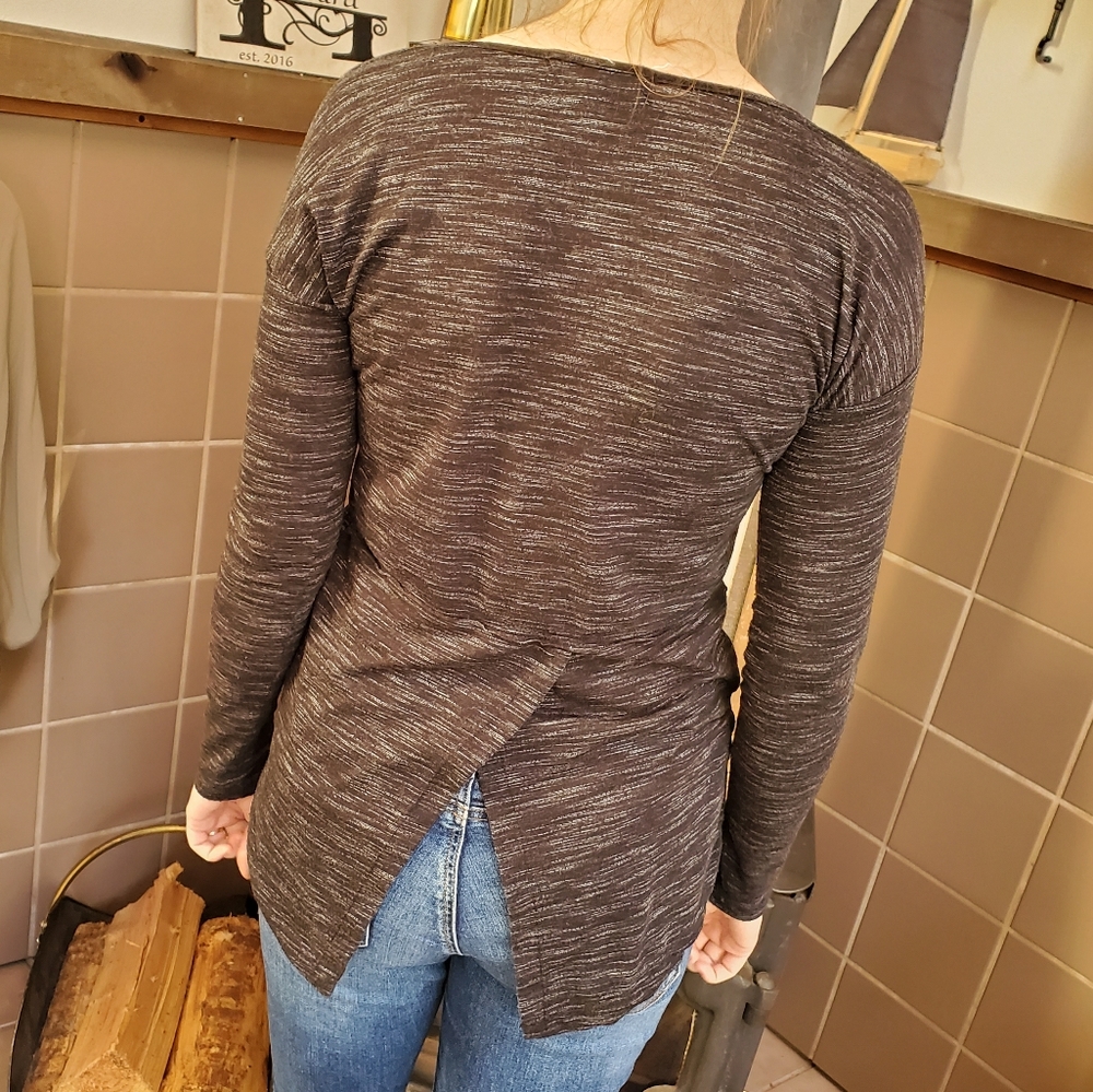 Olive & Oak Black Split Back Heather Long Sleeve - Picture 5 of 6